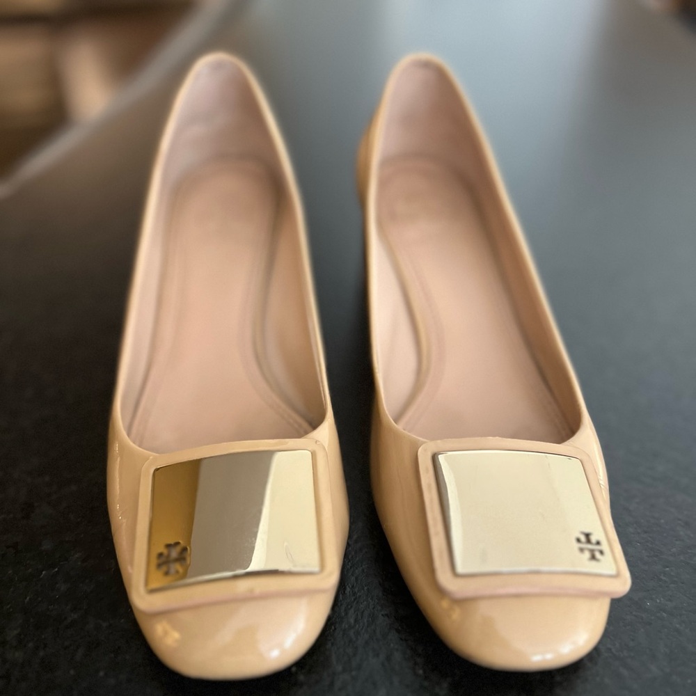 Tory Burch tan patent leather wood block heels, size 8